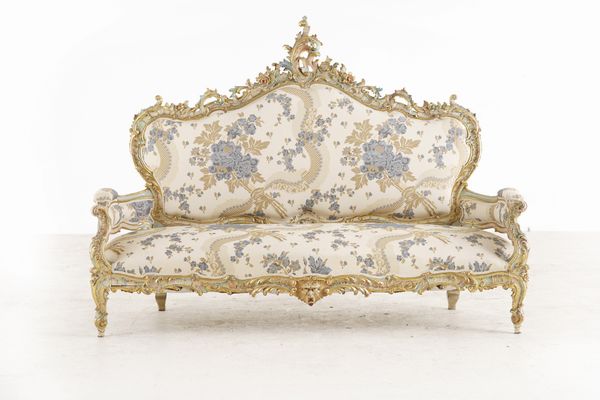 Salotto in stile settecentesco in legno intagliato, laccato e dorato  - Asta Antiquariato - Associazione Nazionale - Case d'Asta italiane