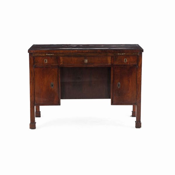 Scrivania Impero da centro in legno lastronato. XIX secolo  - Asta Antiquariato - Associazione Nazionale - Case d'Asta italiane