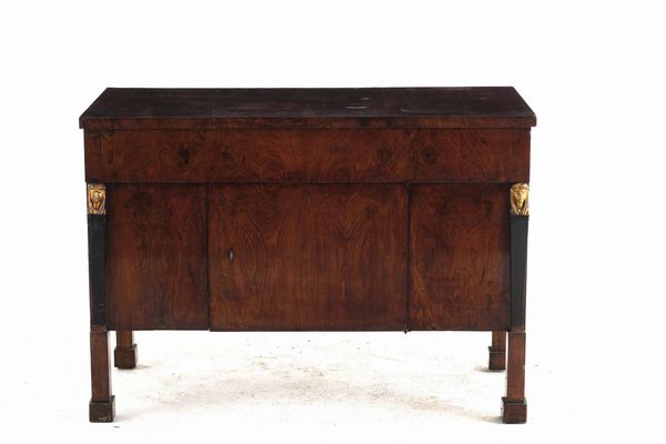 Scrivania Impero da centro in legno lastronato. XIX secolo  - Asta Antiquariato - Associazione Nazionale - Case d'Asta italiane