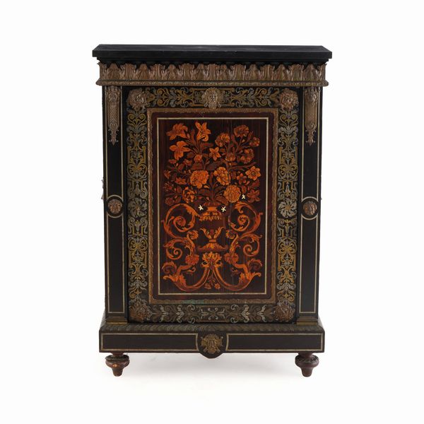 Piccola credenza in stile Boulle. Francia, XIX secolo  - Asta Antiquariato - Associazione Nazionale - Case d'Asta italiane