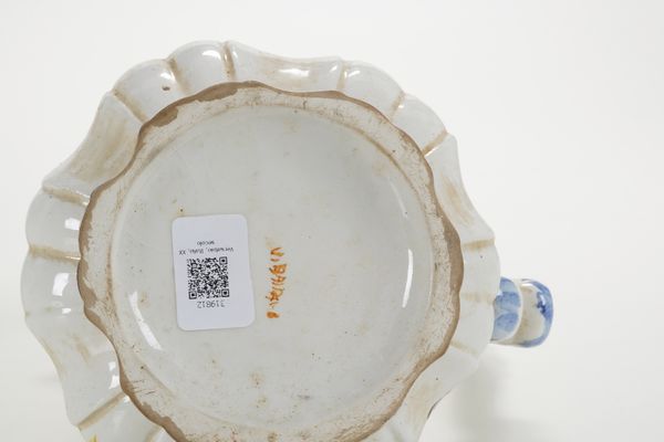 Versatoio in maiolica, Italia, XX secolo  - Asta Antiquariato - Associazione Nazionale - Case d'Asta italiane