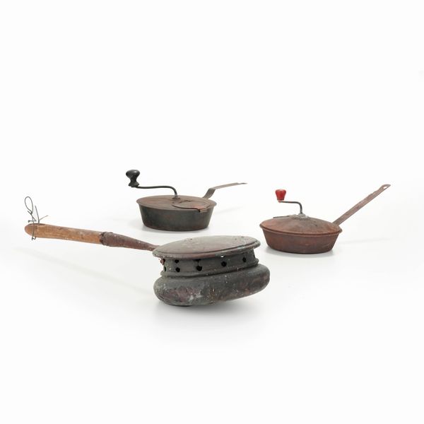 Due tosta-caff e uno scaldino  - Asta Antiquariato - Associazione Nazionale - Case d'Asta italiane