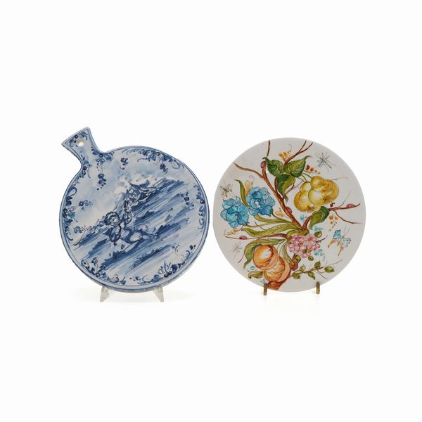 Un tagliere bianco e blu albisola e alzatina albisola  - Asta Antiquariato - Associazione Nazionale - Case d'Asta italiane