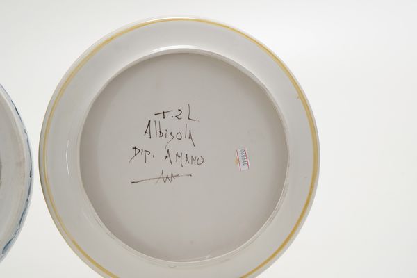 Un tagliere bianco e blu albisola e alzatina albisola  - Asta Antiquariato - Associazione Nazionale - Case d'Asta italiane