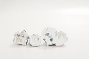 Tre figurine.<BR>Danimarca, Manifattura Royal Copenhagen e Bing & Grondahl, seconda met del XX secolo.  - Asta Antiquariato - Associazione Nazionale - Case d'Asta italiane