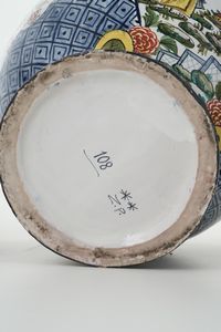 Coppia di potiches in porcellana  - Asta Antiquariato - Associazione Nazionale - Case d'Asta italiane