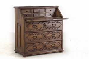 Cassettone con ribalta in legno intagliato. (elementi antichi)  - Asta Antiquariato - Associazione Nazionale - Case d'Asta italiane