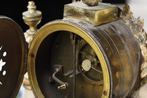 Pendola da tavolo a portico. Francia, XIX secolo  - Asta Antiquariato - Associazione Nazionale - Case d'Asta italiane