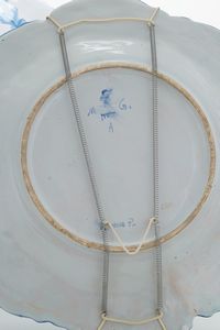 Tre piatti.<BR>Albisola, Manifattura Mazzotti, XX secolo  - Asta Antiquariato - Associazione Nazionale - Case d'Asta italiane