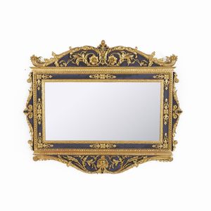 Grande specchio con cornice in legno intagliato, dipinto e dorato. XX secolo  - Asta Antiquariato - Associazione Nazionale - Case d'Asta italiane