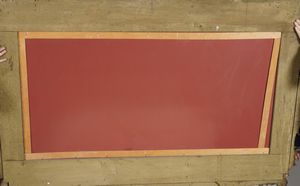 Grande specchio con cornice in legno intagliato, dipinto e dorato. XX secolo  - Asta Antiquariato - Associazione Nazionale - Case d'Asta italiane