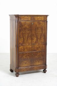 Secretaire lastronato in piuma di mogano. Fine XIX-inizi XX secolo  - Asta Antiquariato - Associazione Nazionale - Case d'Asta italiane