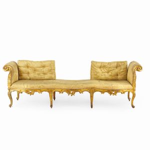 Panchetto imbottito in legno intagliato e dorato. XIX secolo  - Asta Antiquariato - Associazione Nazionale - Case d'Asta italiane