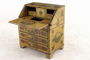 Ribalta con decori dipinti ad arte povera  - Asta Antiquariato - Associazione Nazionale - Case d'Asta italiane