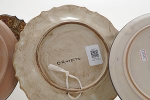 Quattro piatti, Orvieto, XX secolo  - Asta Antiquariato - Associazione Nazionale - Case d'Asta italiane