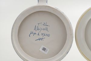 Un tagliere bianco e blu albisola e alzatina albisola  - Asta Antiquariato - Associazione Nazionale - Case d'Asta italiane