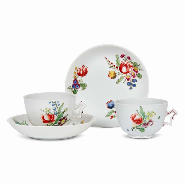 COPPIA DI TAZZINE CON PIATTINO, DOCCIA, MANIFATTURA GINORI, FINE SECOLO XVIII  - Asta CERAMICA. MAIOLICHE E PORCELLANE DAL RINASCIMENTO ALL'OTTOCENTO - Associazione Nazionale - Case d'Asta italiane