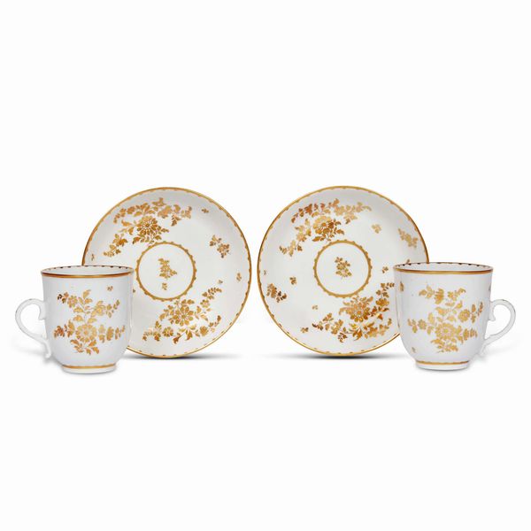 COPPIA DI TAZZINE CON PIATTINO, VENEZIA, MANIFATTURA COZZI, 1765-1770  - Asta CERAMICA. MAIOLICHE E PORCELLANE DAL RINASCIMENTO ALL'OTTOCENTO - Associazione Nazionale - Case d'Asta italiane