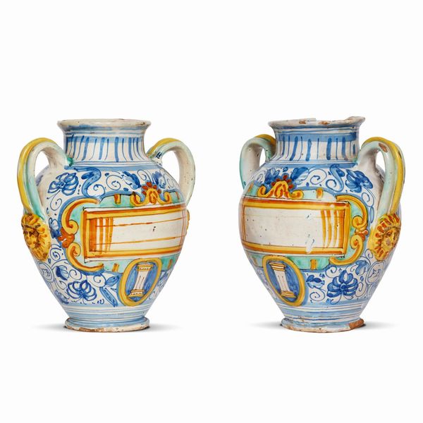 COPPIA DI ORCIOLI, MONTELUPO, 1640 CIRCA  - Asta CERAMICA. MAIOLICHE E PORCELLANE DAL RINASCIMENTO ALL'OTTOCENTO - Associazione Nazionale - Case d'Asta italiane