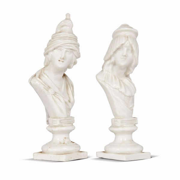 COPPIA DI BUSTINI, NAPOLI, REAL FABBRICA FERDINANDEA, 1790-1806  - Asta CERAMICA. MAIOLICHE E PORCELLANE DAL RINASCIMENTO ALL'OTTOCENTO - Associazione Nazionale - Case d'Asta italiane