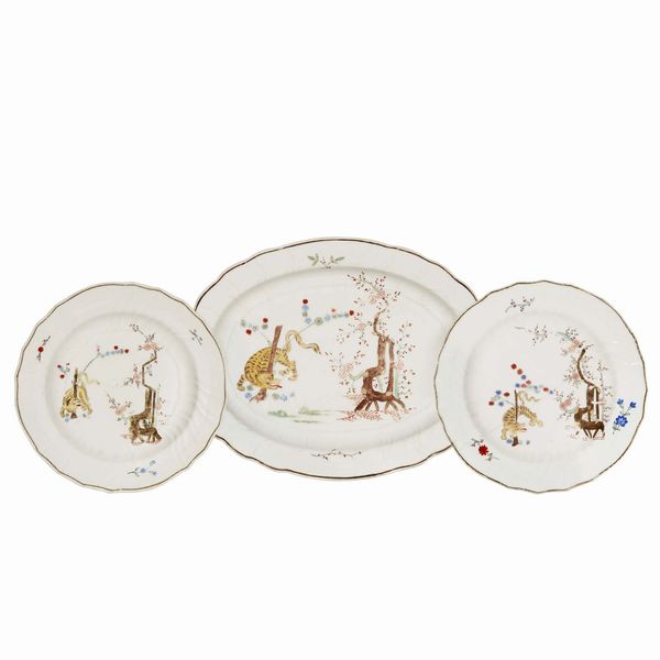 COPPIA DI PIATTI E VASSOIO, GERMANIA, MANIFATTURA DI MEISSEN, SECOLO XVIII  - Asta CERAMICA. MAIOLICHE E PORCELLANE DAL RINASCIMENTO ALL'OTTOCENTO - Associazione Nazionale - Case d'Asta italiane