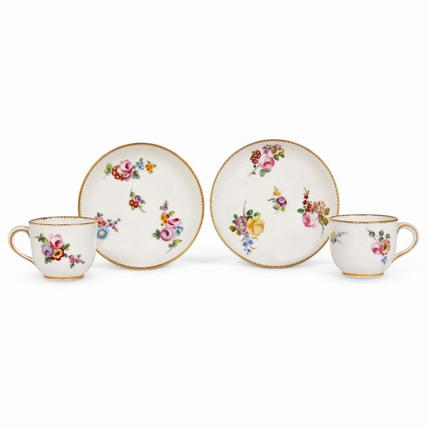 COPPIA DI TAZZINE CON PIATTINO, MANIFATTURA DI SVRES, 1770 CIRCA  - Asta CERAMICA. MAIOLICHE E PORCELLANE DAL RINASCIMENTO ALL'OTTOCENTO - Associazione Nazionale - Case d'Asta italiane