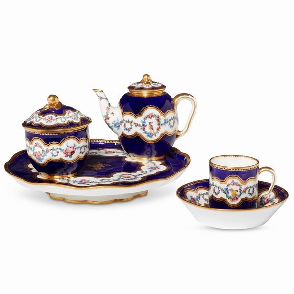 SERVIZIO TETE  TETE, MANIFATTURA DI SVRES, 1781 (?)  - Asta CERAMICA. MAIOLICHE E PORCELLANE DAL RINASCIMENTO ALL'OTTOCENTO - Associazione Nazionale - Case d'Asta italiane