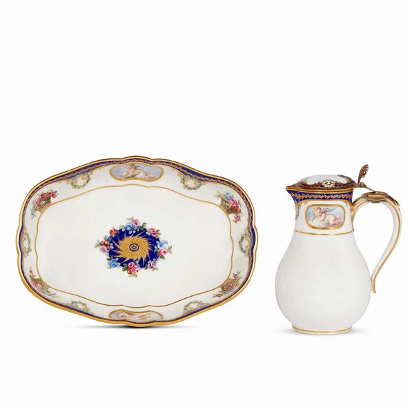 VERSATOIO CON BACILE, FRANCIA, SECOLO XVIII  - Asta CERAMICA. MAIOLICHE E PORCELLANE DAL RINASCIMENTO ALL'OTTOCENTO - Associazione Nazionale - Case d'Asta italiane