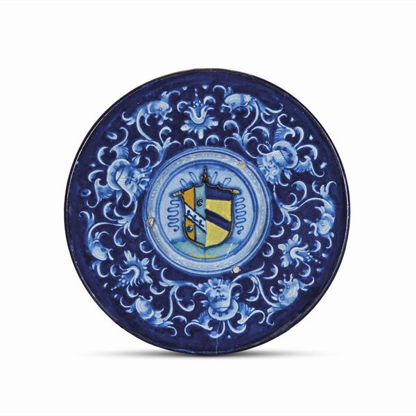 PIATTINO STEMMATO, FAENZA, 1530 CIRCA  - Asta CERAMICA. MAIOLICHE E PORCELLANE DAL RINASCIMENTO ALL'OTTOCENTO - Associazione Nazionale - Case d'Asta italiane