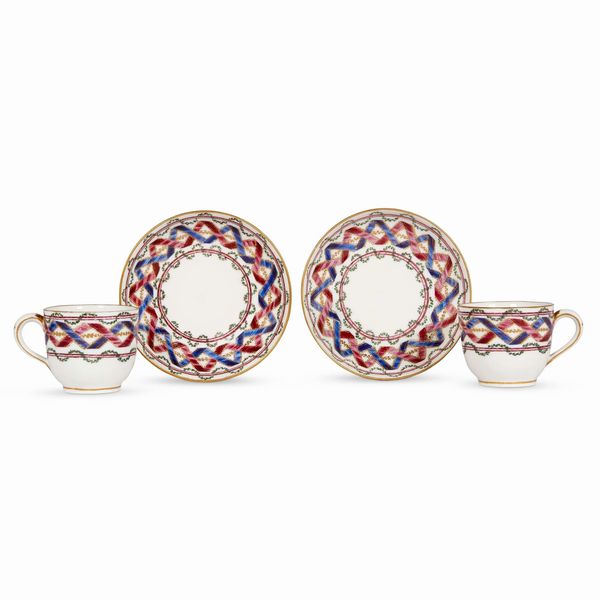 COPPIA DI TAZZINE CON PIATTINO, MANIFATTURA DI SVRES, 1764  - Asta CERAMICA. MAIOLICHE E PORCELLANE DAL RINASCIMENTO ALL'OTTOCENTO - Associazione Nazionale - Case d'Asta italiane