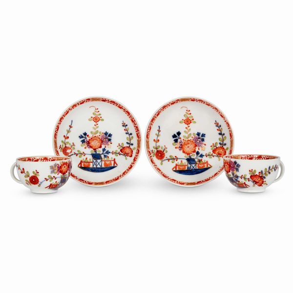 COPPIA DI TAZZINE CON PIATTINO, MANIFATTURA DI MEISSEN, 1763-1774  - Asta CERAMICA. MAIOLICHE E PORCELLANE DAL RINASCIMENTO ALL'OTTOCENTO - Associazione Nazionale - Case d'Asta italiane