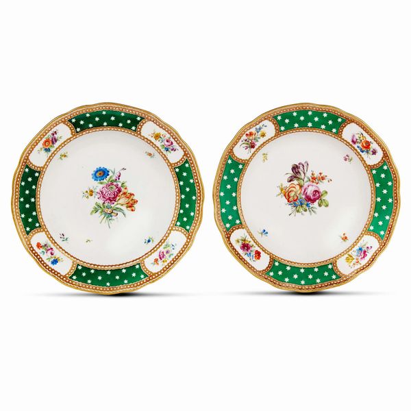 COPPIA DI PIATTI, MANIFATTURA IMPERIALE DI VIENNA, 1760  - Asta CERAMICA. MAIOLICHE E PORCELLANE DAL RINASCIMENTO ALL'OTTOCENTO - Associazione Nazionale - Case d'Asta italiane