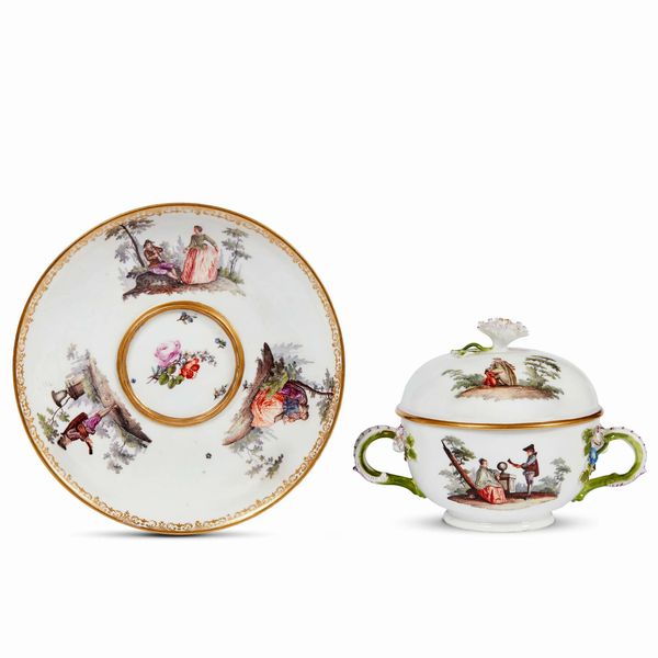 TAZZA DA BRODO CON COPERCHIO E PIATTO, MANIFATTURA DI MEISSEN, INZIO SECOLO XIX  - Asta CERAMICA. MAIOLICHE E PORCELLANE DAL RINASCIMENTO ALL'OTTOCENTO - Associazione Nazionale - Case d'Asta italiane
