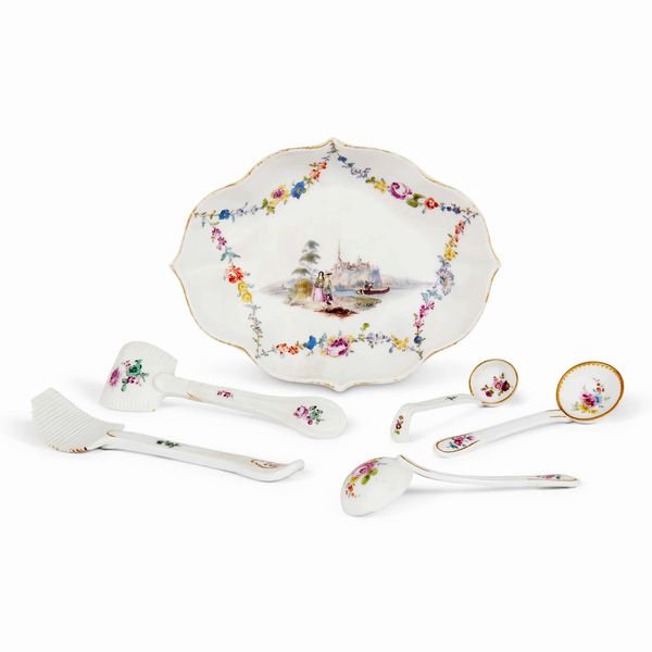 PIATTINO CON MESTOLI, MANIFATTURA DI MEISSEN, 1765-1770 CIRCA  - Asta CERAMICA. MAIOLICHE E PORCELLANE DAL RINASCIMENTO ALL'OTTOCENTO - Associazione Nazionale - Case d'Asta italiane