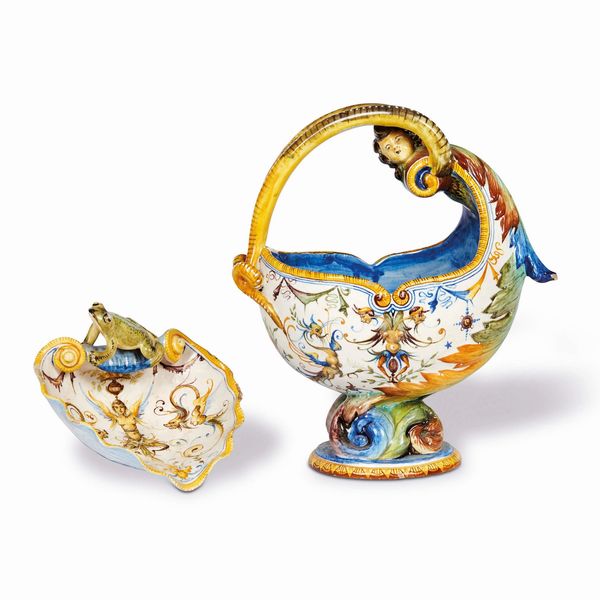 CESTINO E COPPETTA, FIRENZE, MANIFATTURA CANTAGALLI, INIZI SECOLO XX  - Asta CERAMICA. MAIOLICHE E PORCELLANE DAL RINASCIMENTO ALL'OTTOCENTO - Associazione Nazionale - Case d'Asta italiane