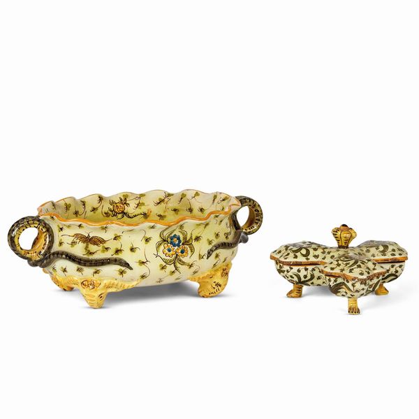 GIARDINIERA E CONTENITORE TRILOBATO CON COPERCHIO, FIRENZE, MANIFATTURA CANTAGALLI, INIZI SECOLO XX  - Asta CERAMICA. MAIOLICHE E PORCELLANE DAL RINASCIMENTO ALL'OTTOCENTO - Associazione Nazionale - Case d'Asta italiane