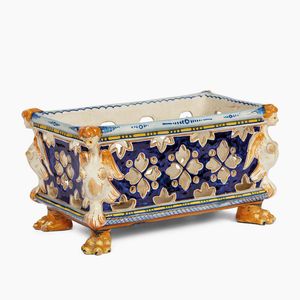 FIORIERA, FIRENZE, MANIFATTURA CANTAGALLI, INIZI SECOLO XX  - Asta CERAMICA. MAIOLICHE E PORCELLANE DAL RINASCIMENTO ALL'OTTOCENTO - Associazione Nazionale - Case d'Asta italiane