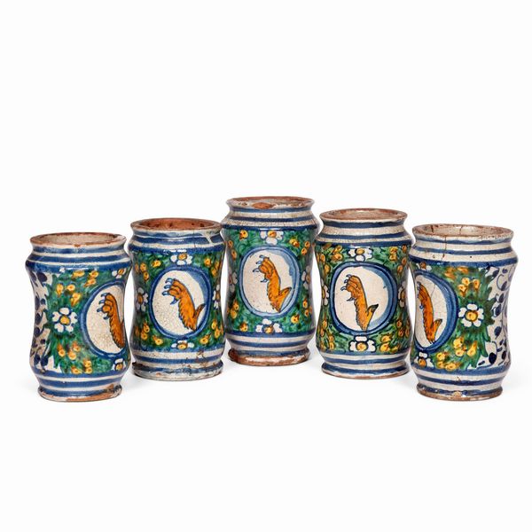 CINQUE PICCOLI ALBARELLI, TRAPANI, MET SECOLO XVII  - Asta CERAMICA. MAIOLICHE E PORCELLANE DAL RINASCIMENTO ALL'OTTOCENTO - Associazione Nazionale - Case d'Asta italiane