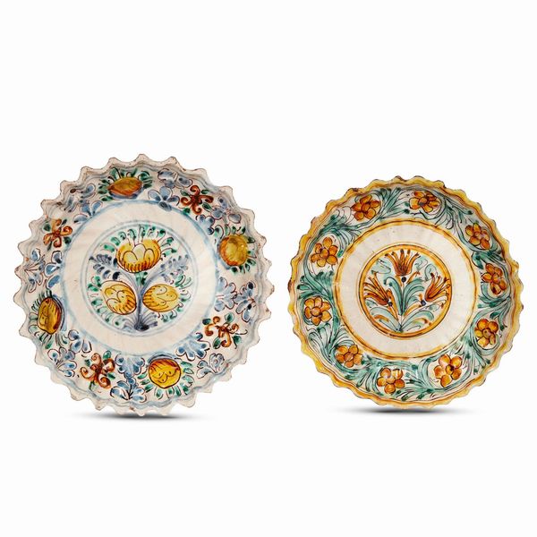 DUE CRESPINE, SIENA, PRIMA MET&Agrave; SECOLO XVIII  - Asta CERAMICA. MAIOLICHE E PORCELLANE DAL RINASCIMENTO ALL'OTTOCENTO - Associazione Nazionale - Case d'Asta italiane