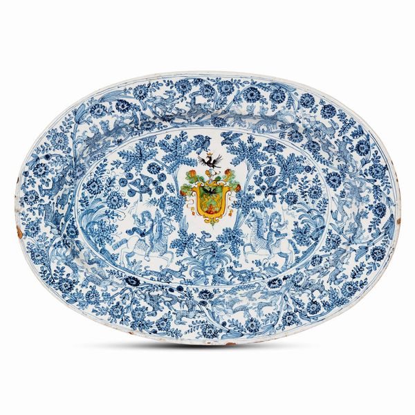 GRANDE VASSOIO STEMMATO, DERUTA, SECOLO XVII  - Asta CERAMICA. MAIOLICHE E PORCELLANE DAL RINASCIMENTO ALL'OTTOCENTO - Associazione Nazionale - Case d'Asta italiane