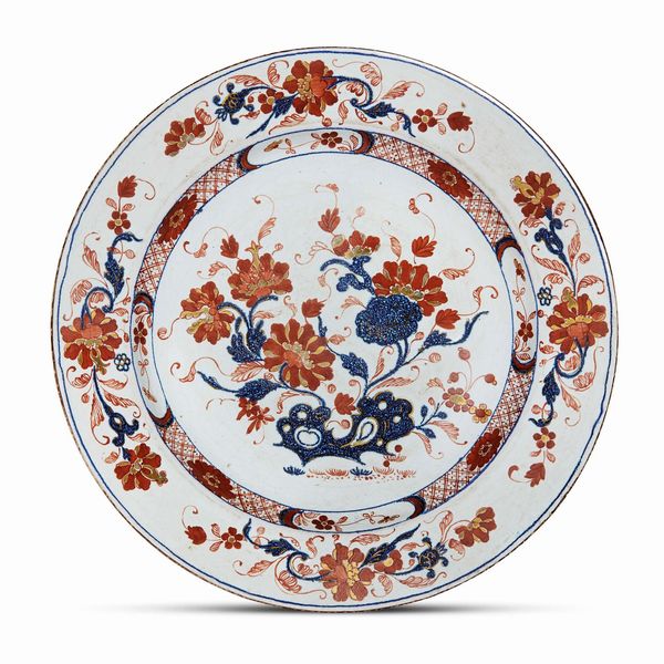 PIATTO, MILANO, MANIFATTURA DI PASQUALE RUBATI, 1770-1780  - Asta CERAMICA. MAIOLICHE E PORCELLANE DAL RINASCIMENTO ALL'OTTOCENTO - Associazione Nazionale - Case d'Asta italiane