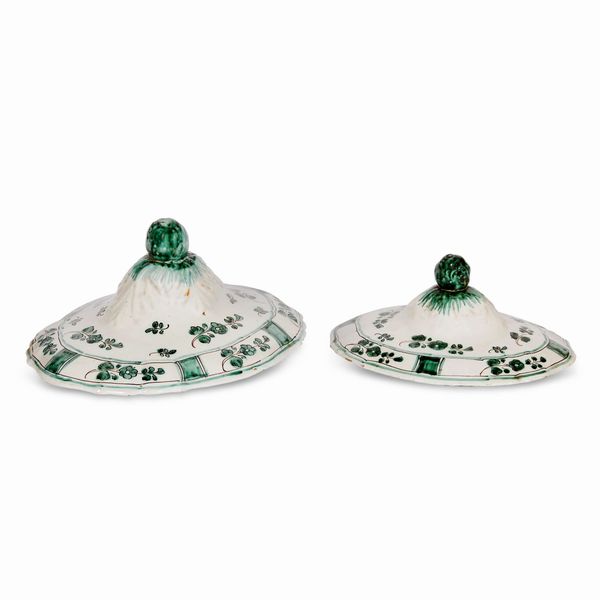 DUE COPERCHI, CERRETO, FINE SECOLO XVIII  - Asta CERAMICA. MAIOLICHE E PORCELLANE DAL RINASCIMENTO ALL'OTTOCENTO - Associazione Nazionale - Case d'Asta italiane