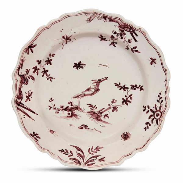 PIATTO, FRANCIA, MANIFATTURA DI MOUSTIER, SECOLO XVIII  - Asta CERAMICA. MAIOLICHE E PORCELLANE DAL RINASCIMENTO ALL'OTTOCENTO - Associazione Nazionale - Case d'Asta italiane