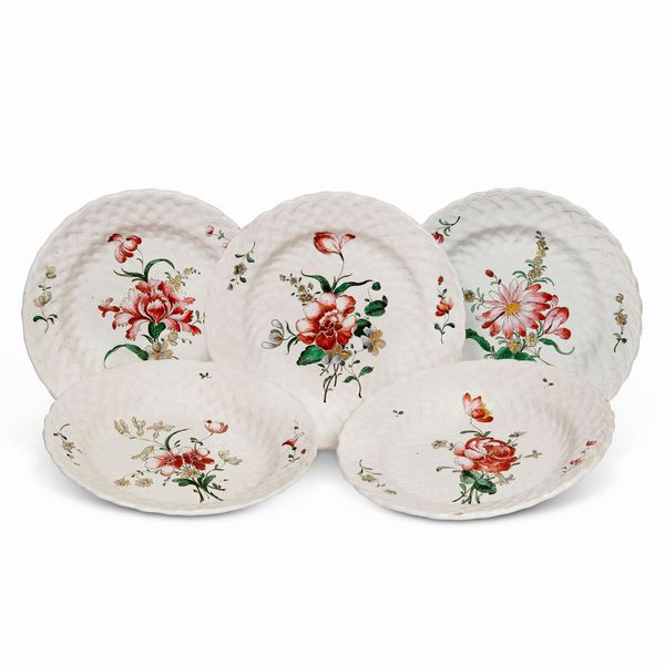 CINQUE PIATTI, STRASBURGO (?), 1780 CIRCA  - Asta CERAMICA. MAIOLICHE E PORCELLANE DAL RINASCIMENTO ALL'OTTOCENTO - Associazione Nazionale - Case d'Asta italiane