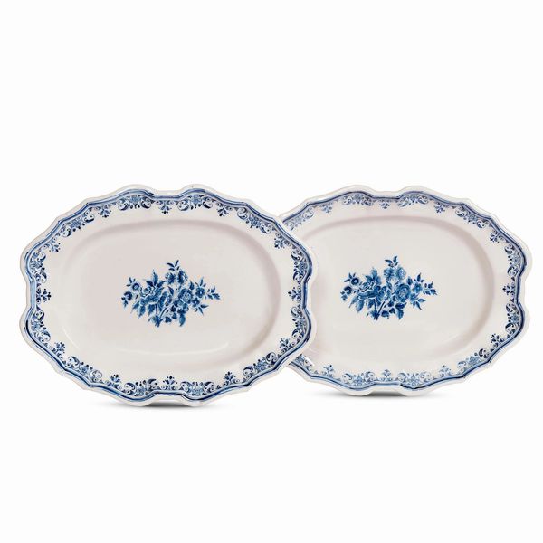 COPPIA DI VASSOI, FRANCIA, SECOLO XVIII  - Asta CERAMICA. MAIOLICHE E PORCELLANE DAL RINASCIMENTO ALL'OTTOCENTO - Associazione Nazionale - Case d'Asta italiane