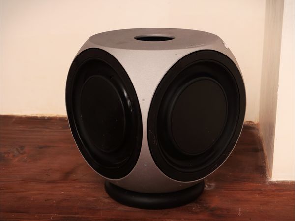 Cassa acustica Beolab 2, Bang & Olufsen  - Asta La casa moderna - Associazione Nazionale - Case d'Asta italiane