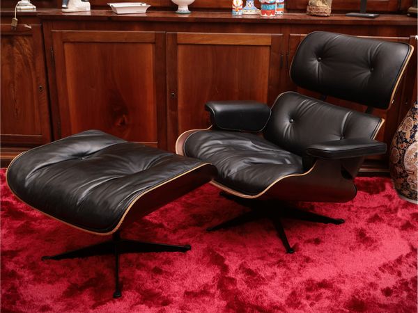 Charles & Ray Eames : Longue chair 670 con Ottomana 671  - Asta La casa moderna - Associazione Nazionale - Case d'Asta italiane