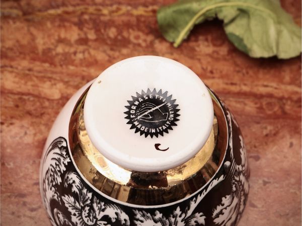 Piero Fornasetti : Serie di cinque coppette da aperitivo in ceramica snmaltata  - Asta La casa moderna - Associazione Nazionale - Case d'Asta italiane