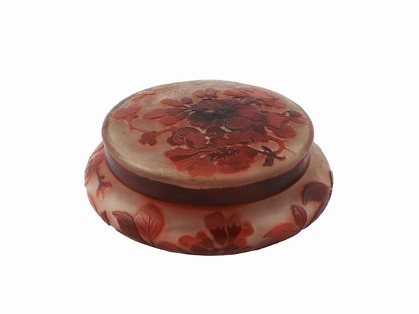 Émile Gallé : Scatola in vetro doppio a cammeo, 1900 circa  - Asta La casa moderna - Associazione Nazionale - Case d'Asta italiane