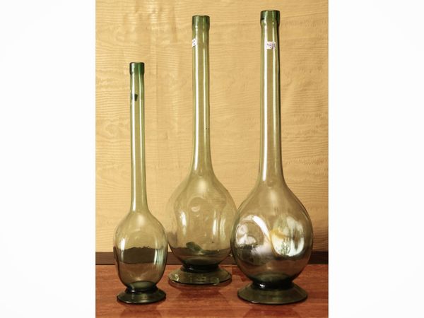 Serie di tre vasi in vetro verde di Empoli  - Asta La casa moderna - Associazione Nazionale - Case d'Asta italiane